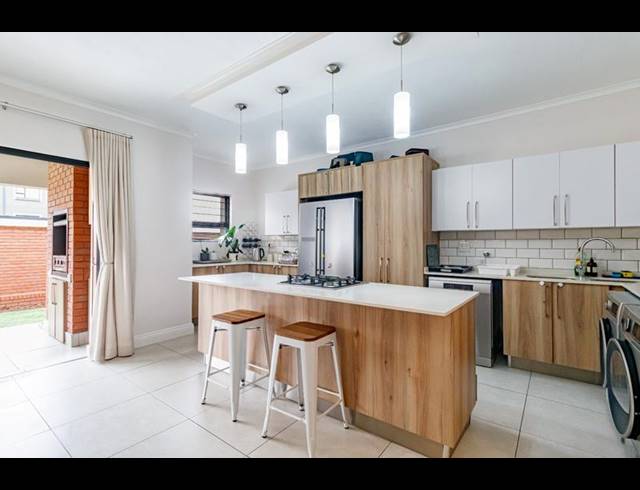 2 BEDROOM APARTMENT FOR SALE IN GOLDEN FIELDS ESTATE